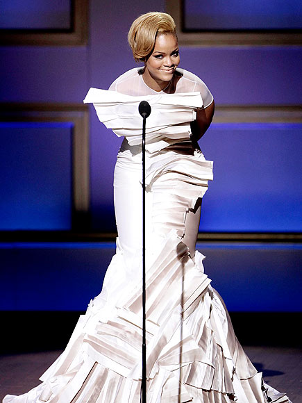 WHAT A 'WOMAN' photo | Rihanna